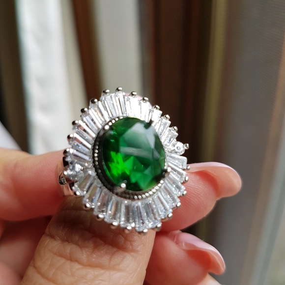 Swarovski Jewelry - Swarovski Elements 925 Silver Emerald Green Oval Baguette Starburst Ring NEW